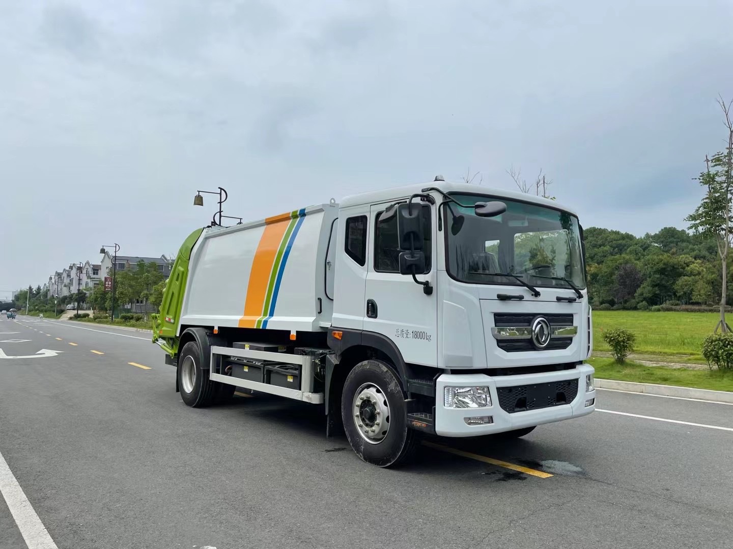 東風(fēng)D9純電動(dòng)壓縮垃圾車(chē)