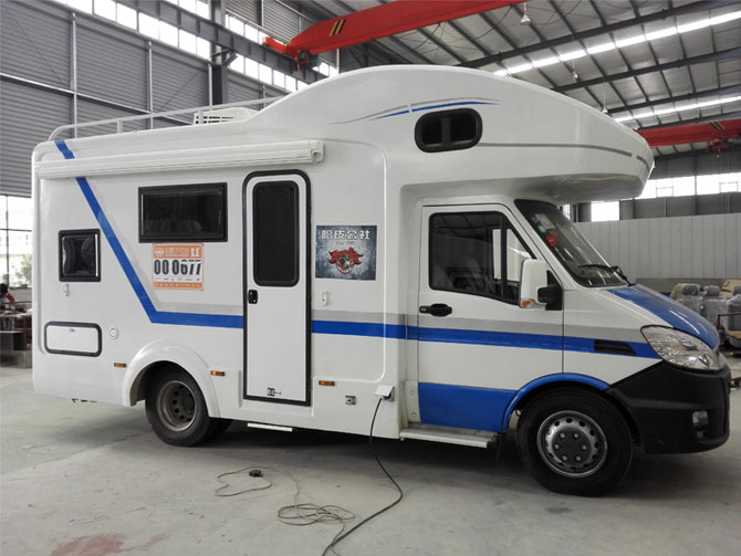 依維柯新寶迪C型房車(chē)時(shí)尚版