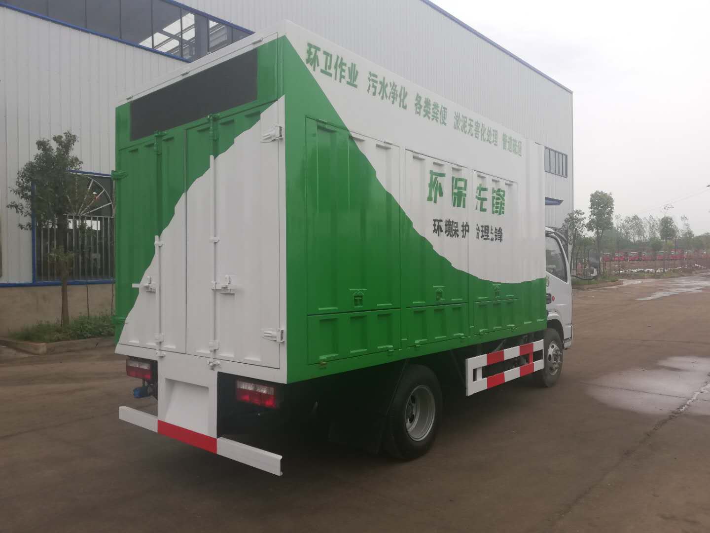 東風小多利卡吸污凈化車-環保綠